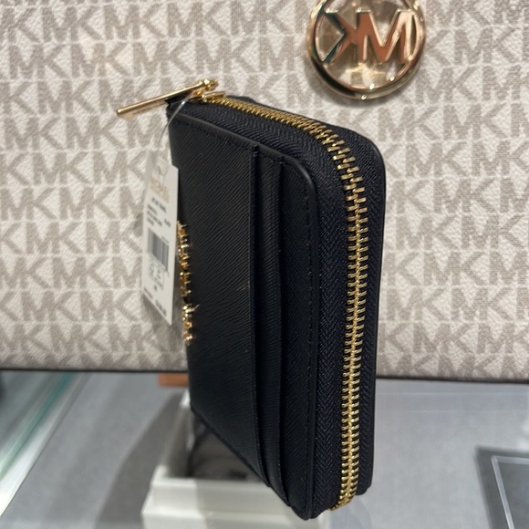 Michael Kors Jet Set Travel Medium Zip Around Card Case
Color: Black
NWT - Picture 6 of 16